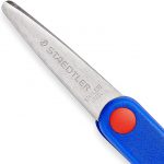 Staedtler Noris 965, Ciseaux droitiers à bouts arrondis, Sécurisés pour les enfants, Étui blister avec 1 paire de ciseaux de 14 cm, 965 14 NBK3