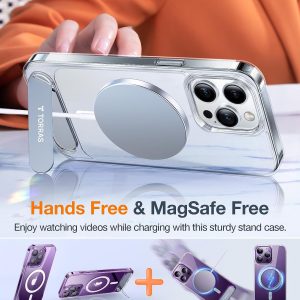 Coque iPhone 15 Pro Torras Pstand transparente avec MagSafe, béquille déployée, mise en scène sur table, avec des visuels de variantes violettes.