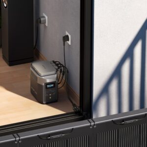 Câble panneau solaire MC4 à MC4 extra plat 0.5m EcoFlow utilisé pour connecter une station électrique portable à une prise domestique.