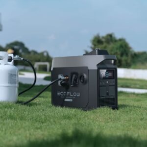 Générateur intelligent bicarburant – EcoFlow connecté à un réservoir de propane sur une pelouse.