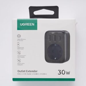 Emballage de l’adaptateur UGREEN Nexode 30W avec caractéristiques en surbrillance